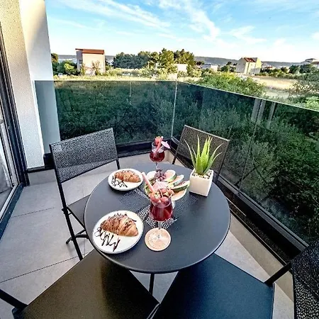 Cube Apartment *