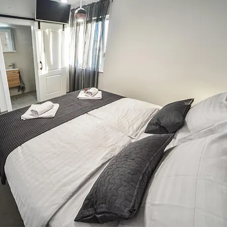 Cube Apartment *