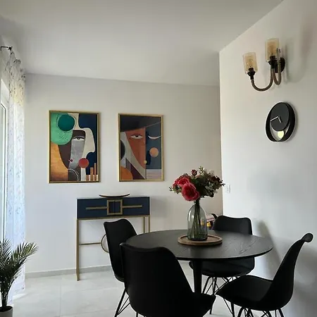 Cube Apartment *